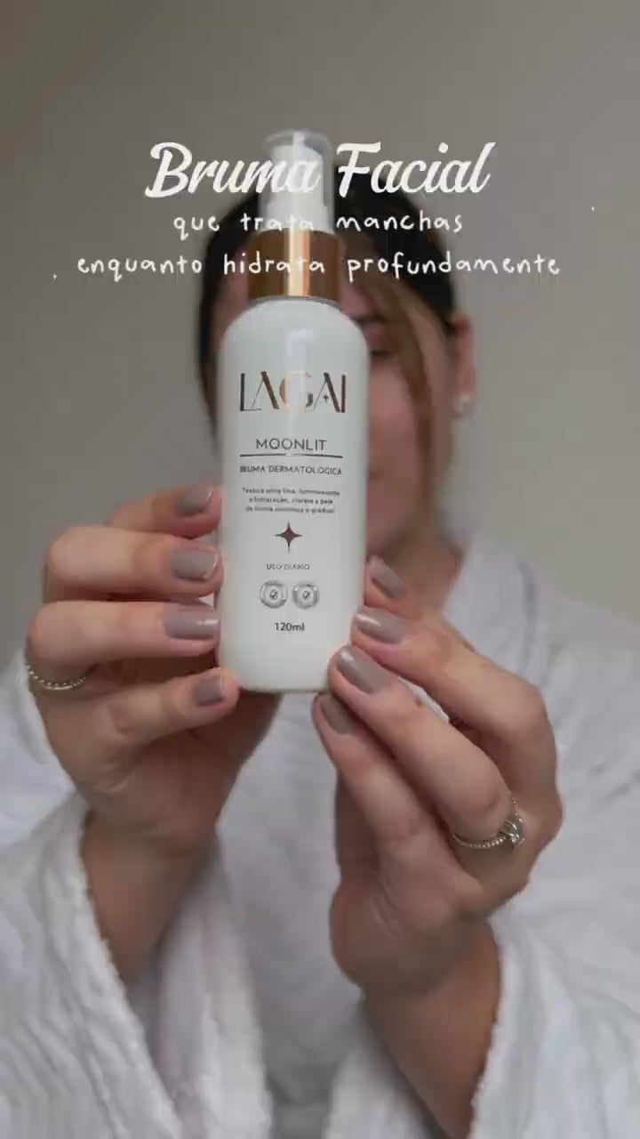 Cliente Lagai mostrando Bruma Clareadora Dermatológica MoonLit 120ml